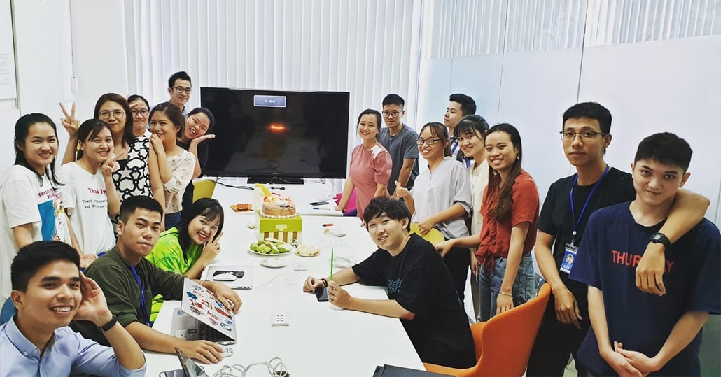 Đội ngũ Funnel Marketing kiểm tra hạng mục website trước bàn giao